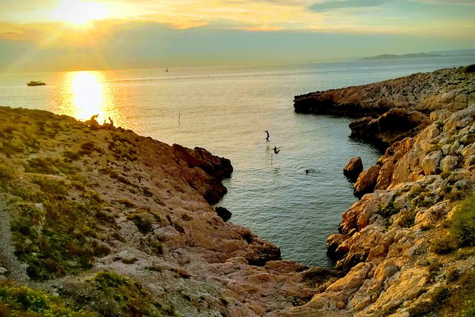 Ultimate Calanques Panoramic e-bike Ride – 3h (Small Group) - What the guide adds to the ride