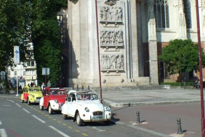 Unique Tour of Lille by Convertible 2CV – 1h00