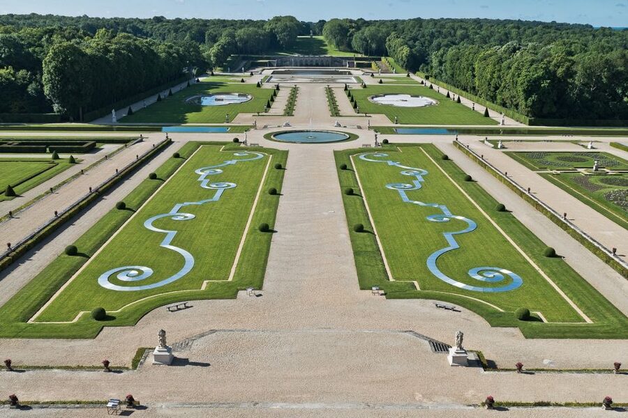 Vaux le Vicomte Chateau Entry Ticket and Chateaubus Transfer - Why Vaux-le-Vicomte matters before you see Versailles