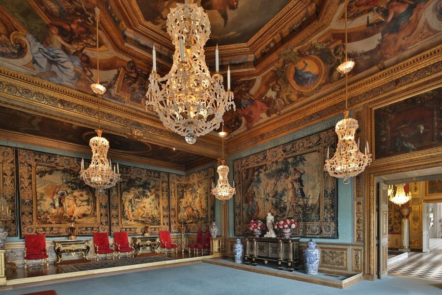 Vaux le Vicomte Chateau Entry Ticket and Chateaubus Transfer - Who should choose this Vaux-le-Vicomte visit