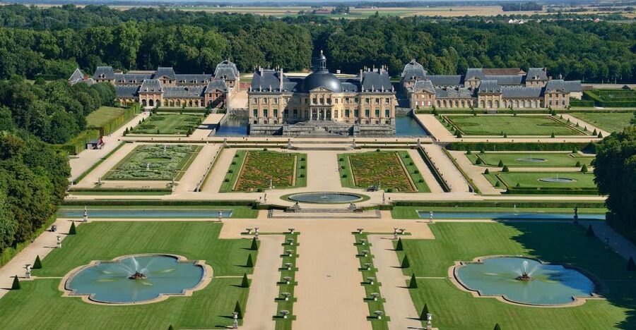 Vaux le Vicomte Chateau Entry Ticket and Chateaubus Transfer - Getting from Paris to Melun and finding the bus