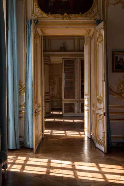 Versailles: Entry ticket & Private Apartments VIP Tour - From private life to royal display