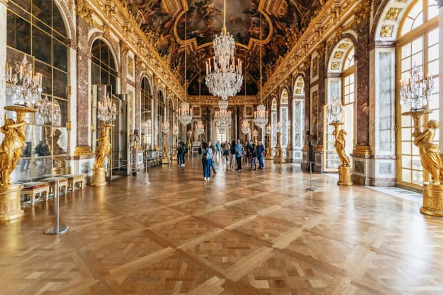 Versailles: Entry ticket & Private Apartments VIP Tour - Should you book the private-apartments tour?
