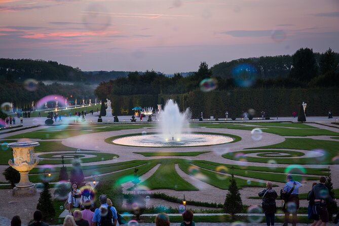 Versailles: Full Day Tour & Shuttle from Paris - Audio guide versus a live guide