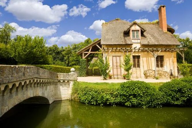Versailles Full Tour: Palace, Gardens & Marie-Antoinette’s Estate - Sunday fountain shows with music