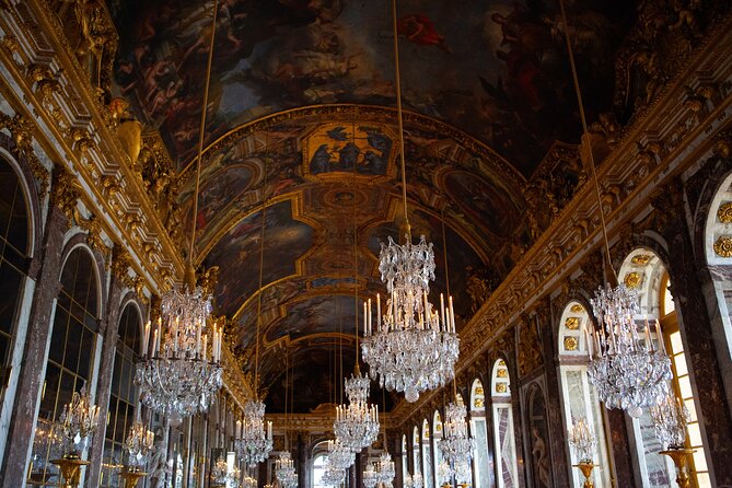Versailles Half Day Guided Bike Tour - Entering the Château and Hall of Mirrors