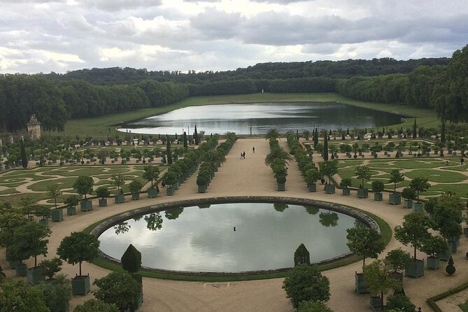 Versailles Palace and Garden Tour with Paris Private Transfers - The gardens require a different plan