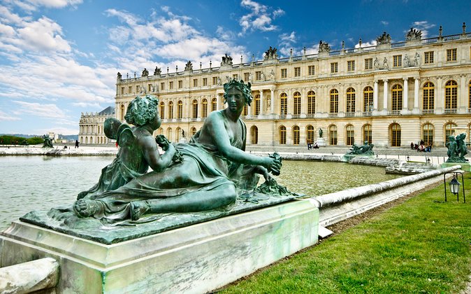 Versailles Palace and Gardens Half Day Guided Tour from Paris - One hour in the Versailles gardens