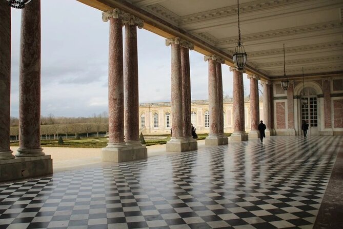 Versailles Palace Entrance Ticket and Breakfast at Ore Restaurant - Seeing the Hall of Mirrors without a tour group