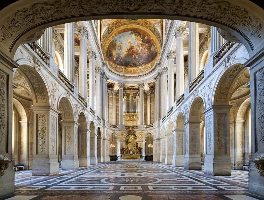Versailles: Palace & Gardens Guided Tour with Entry Tickets - Hall of Mirrors and the politics of spectacle