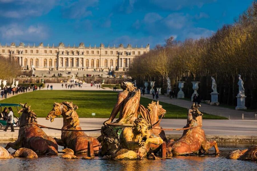 Versailles: Palace & Gardens Guided Tour with Entry Tickets - Coach Gallery and the limits of the estate ticket