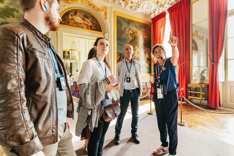 Versailles: Palace, Gardens & Marie Antoinette’s Estate Tour - Your 90-minute lunch break at Versailles