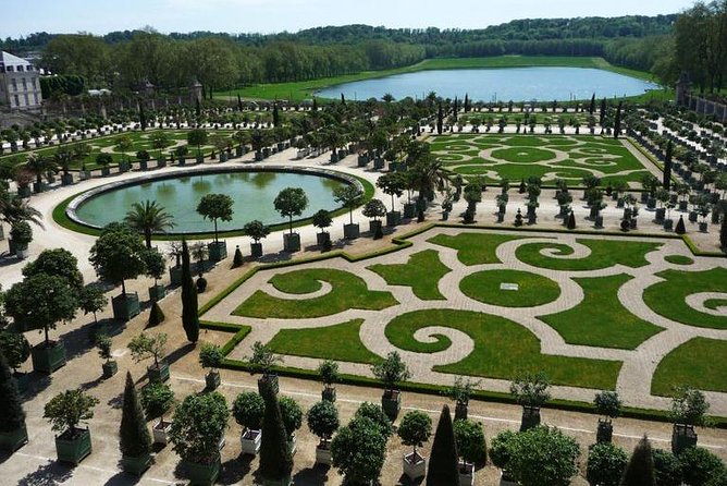 Versailles Palace Guided Day Tour and Trianon from Paris - The fountain show and seasonal timing
