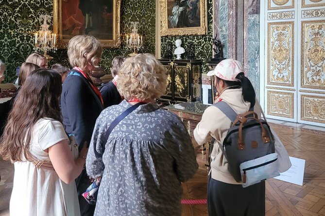 Versailles Palace Guided Tour with Gardens Access - Which guide style suits you?