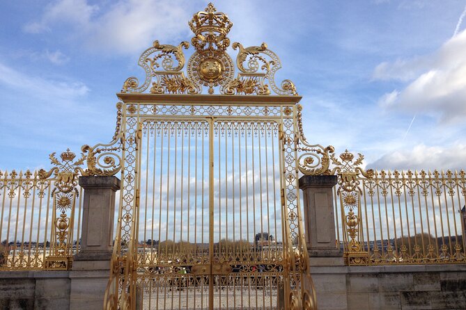 Versailles Palace Guided Tour with Reserved Entry - Inside the palace: the 90-minute route