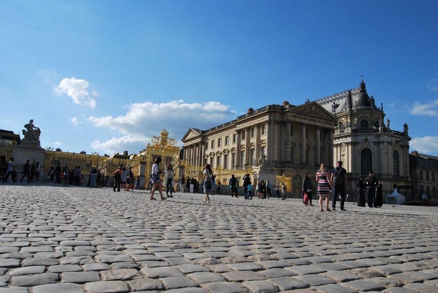 Versailles: Palace Guided Tour with Skip-the-Line Ticket - Entering the palace through the separate group entrance