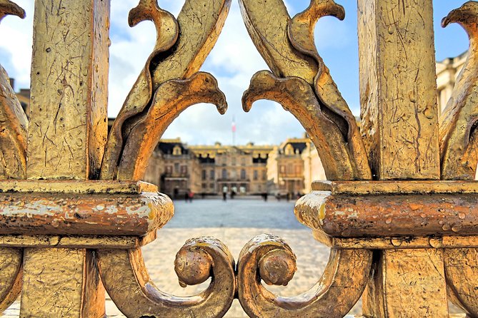Versailles Palace & Marie-Antoinette's Estate Guided Tour - Key points to know before booking