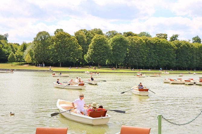 Versailles Palace & Marie-Antoinette's Estate Guided Tour - What the guides add to the experience