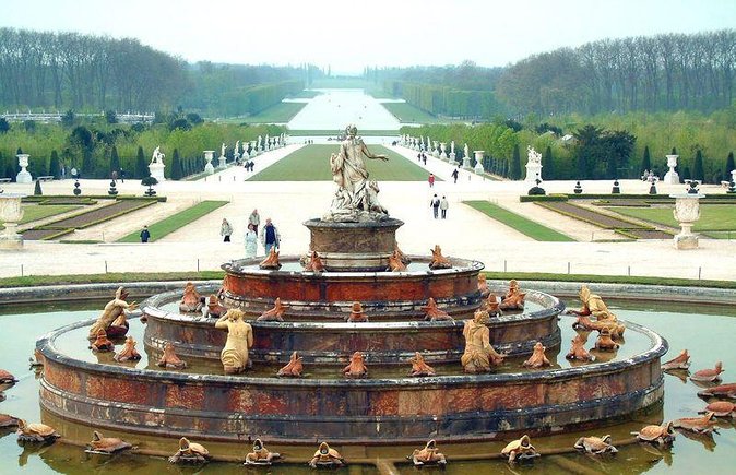 Versailles Palace & Marie-Antoinette's Estate Guided Tour - The gardens, fountains, and Grand Canal lunch