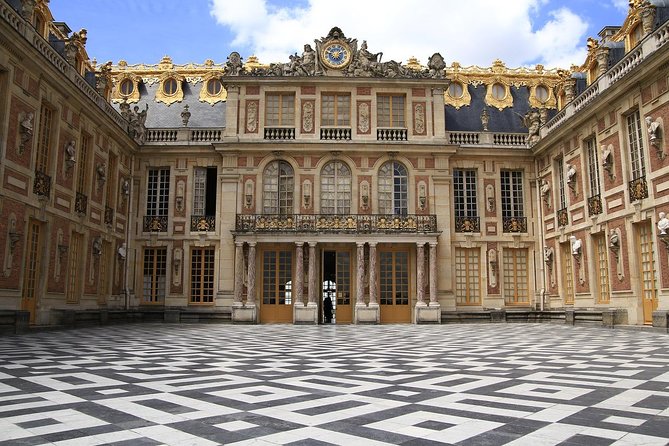 Versailles Palace & Marie-Antoinette's Estate Private Guided Tour with Lunch - The drive from Paris sets the stage