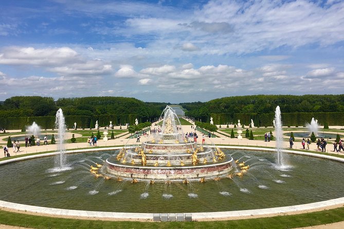 Versailles Palace & Marie-Antoinette's Estate Private Guided Tour with Lunch - One hour for the French-style gardens