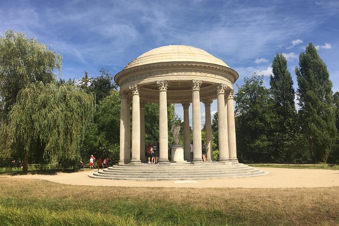 Versailles Palace & Marie-Antoinette's Estate Private Guided Tour with Lunch - Lunch beside the Grand Canal