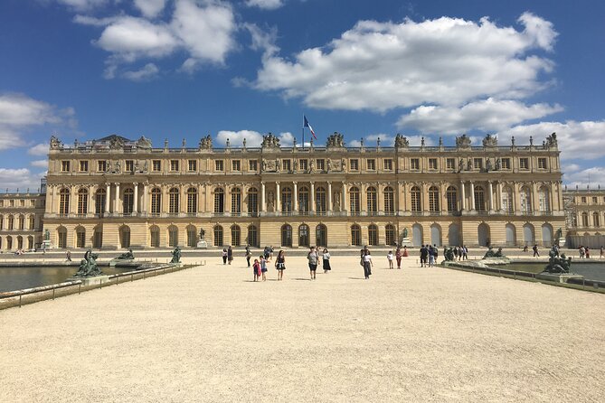 Versailles Palace Private Tailored Guided Tour With Hotel Pickup - Guides Who Make the Difference