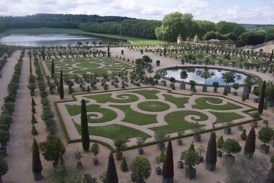 Versailles: Skip-the-Line Versailles Palace and Gardens Tour - Key Points