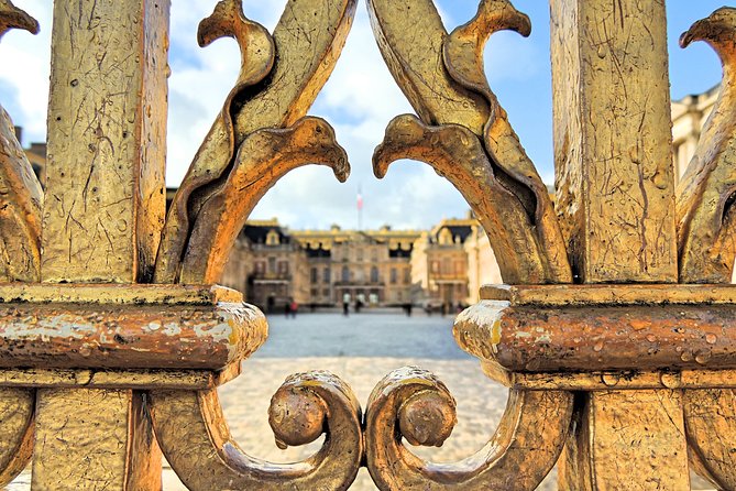 Versailles Small Group Guided Tour with Tranportation from Paris - The State Apartments, Chapel, and Hall of Mirrors