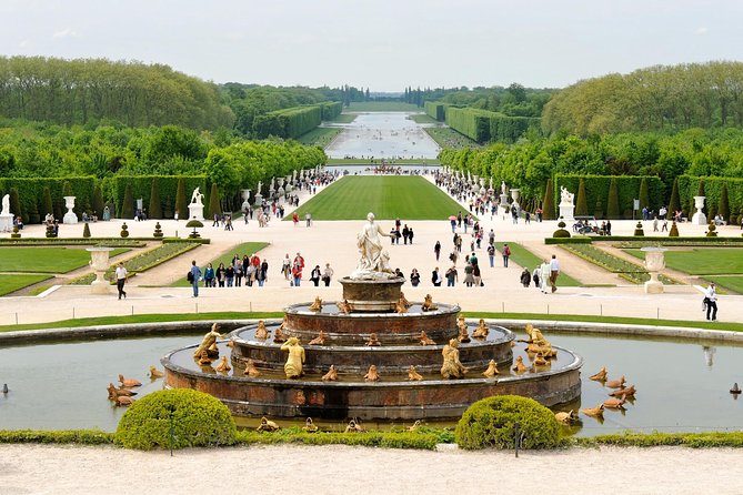Versailles Timed Entrance Ticket and Giverny Small Group Day Trip from Paris - How the small-group format changes the day
