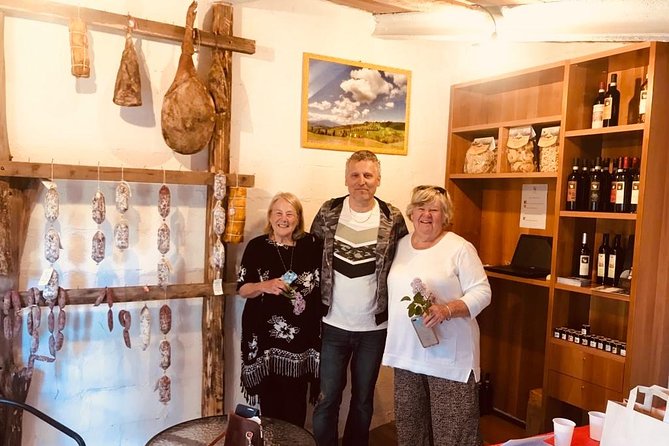 Visit to the Cinta Senese farm in Montepulciano - Walking through the vineyard, olive grove, and garden