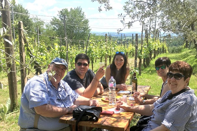 Visit to the Cinta Senese farm in Montepulciano - Wine, conversation, and the porch setting