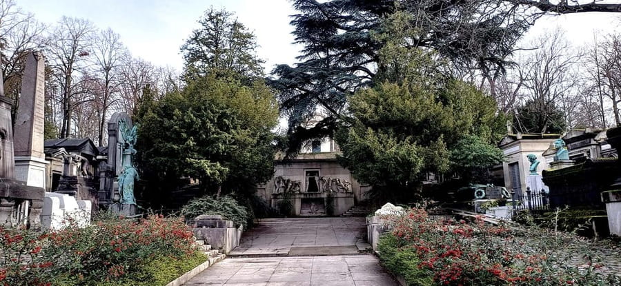 Who Killed Victor ? Escape Game at Père Lachaise Cemetery - Why Père Lachaise Works So Well for a Mystery