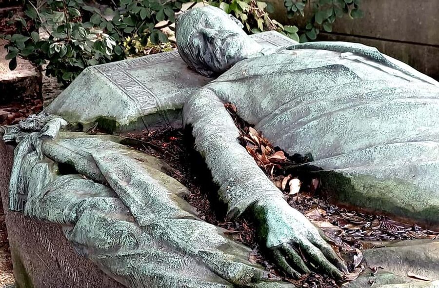 Who Killed Victor ? Escape Game at Père Lachaise Cemetery - Starting at Boulevard de Ménilmontant