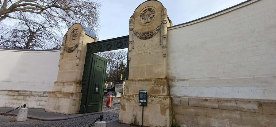 Who Killed Victor ? Escape Game at Père Lachaise Cemetery - Famous Residents and Less Familiar Stories