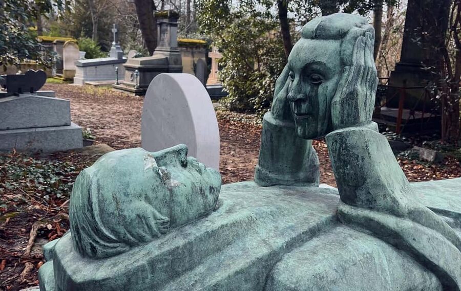 Who Killed Victor ? Escape Game at Père Lachaise Cemetery - Following Victor’s Clues Through the Cemetery