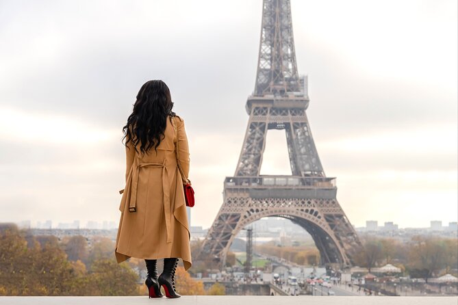 Your best pictures in Paris 1h Private photoshoot - Moving through several Eiffel Tower viewpoints
